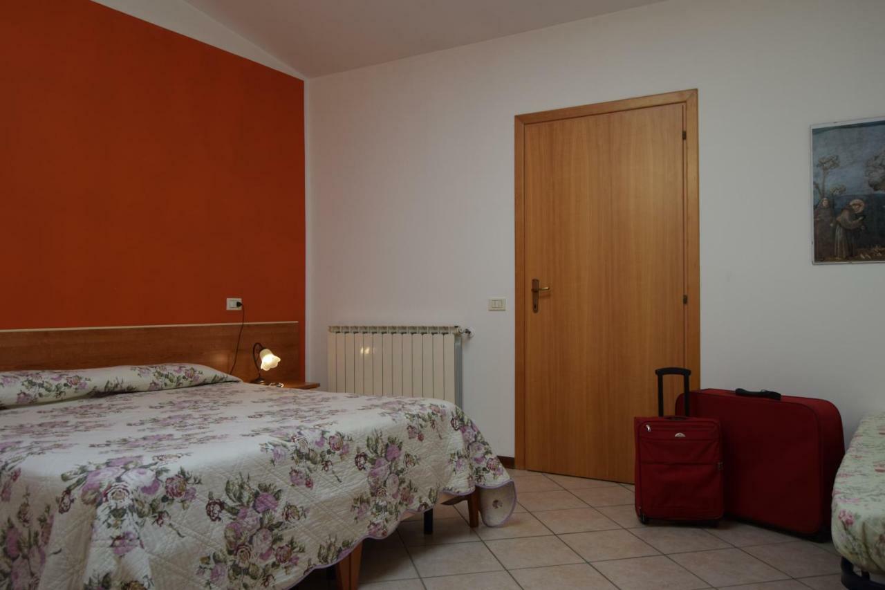 아시시 Il Turrione "App. Santa Chiara" 아파트 외부 사진